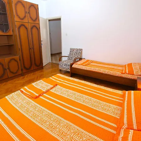 Milutin 1051 Pula