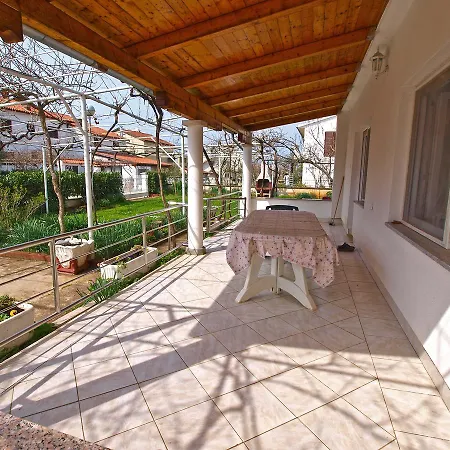 Milutin 1051 Apartment *