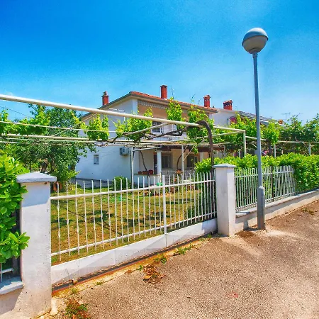 Milutin 1051 Apartment Pula