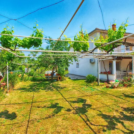 Milutin 1051 Apartment *