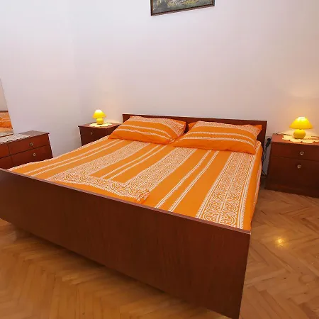 Milutin 1051 Apartment *