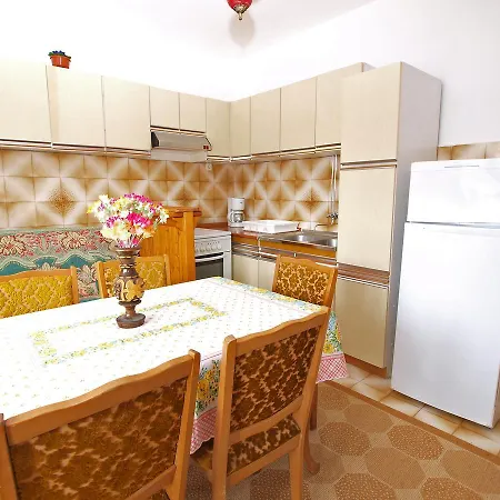 Milutin 1051 Apartment *