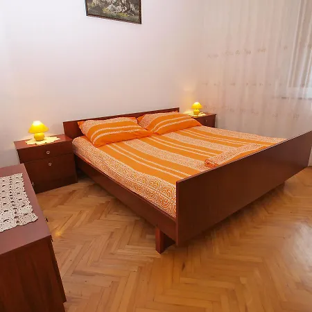 Milutin 1051 Pula